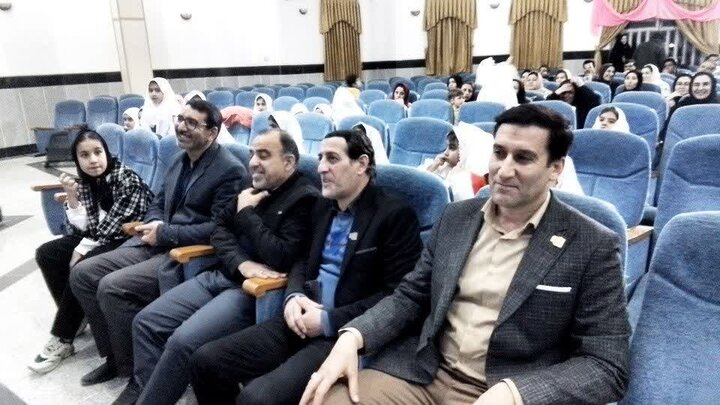 تصاویر/حضور امام جمعه نوش آباد درمراسم جشن تكليف دختران آموزشگاه مدرسه شهيد اشنويي