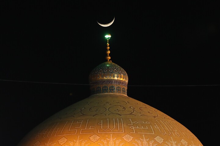 تصاویر/ حال و هوای حرم مطهر حضرت معصومه (س) در شب میلاد امام حسین (ع)