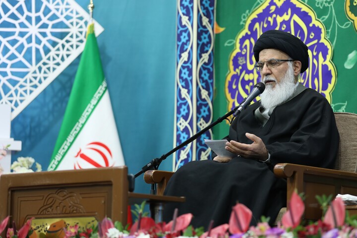 تصاویر/ حال و هوای حرم مطهر حضرت معصومه (س) در شب میلاد امام حسین (ع)