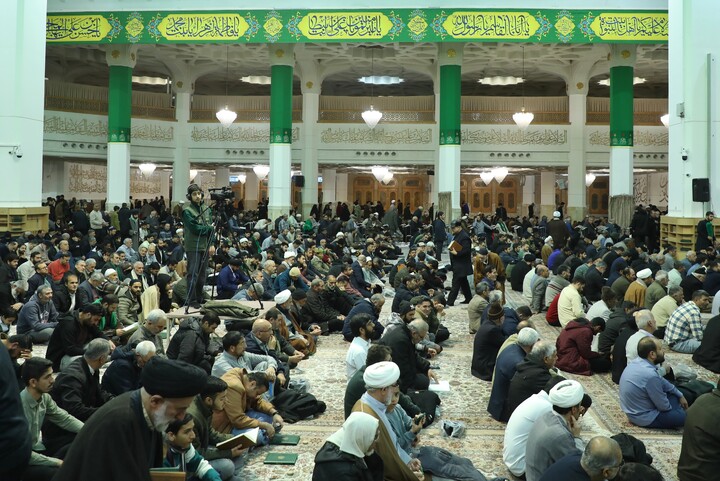 تصاویر/ حال و هوای حرم مطهر حضرت معصومه (س) در شب میلاد امام حسین (ع)