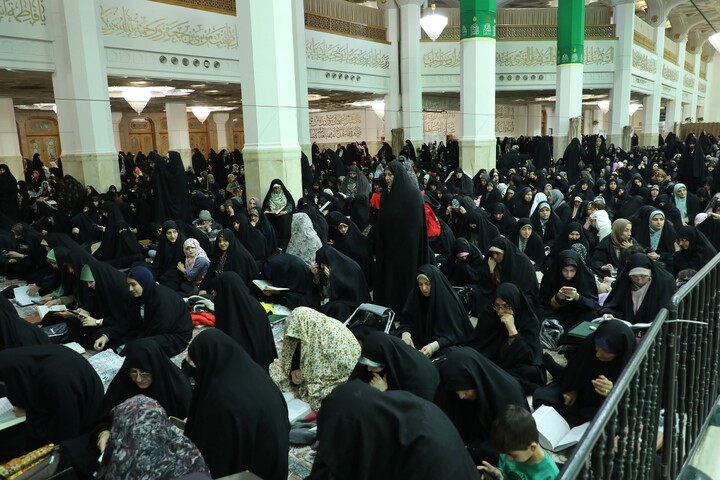 تصاویر/ حال و هوای حرم مطهر حضرت معصومه (س) در شب میلاد امام حسین (ع)