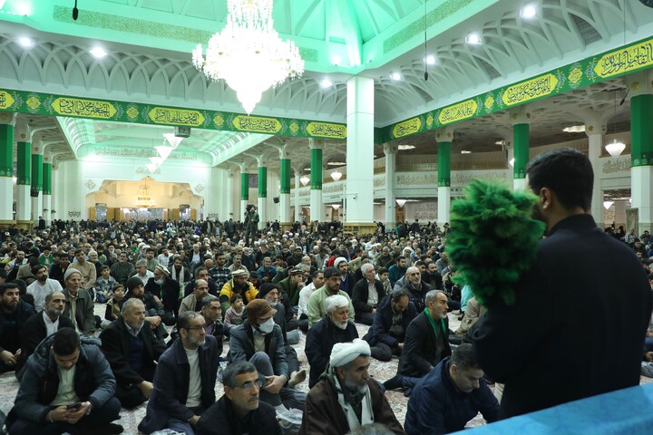 تصاویر/ حال و هوای حرم مطهر حضرت معصومه (س) در شب میلاد امام حسین (ع)