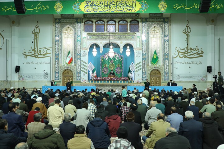 تصاویر/ حال و هوای حرم مطهر حضرت معصومه (س) در شب میلاد امام حسین (ع)