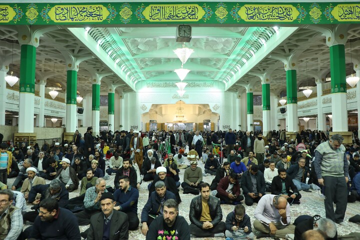 تصاویر/ حال و هوای حرم مطهر حضرت معصومه (س) در شب میلاد امام حسین (ع)