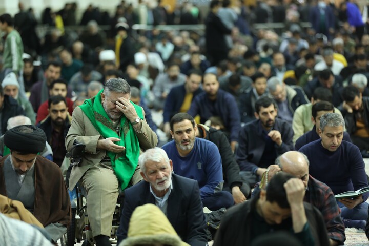 تصاویر/ حال و هوای حرم مطهر حضرت معصومه (س) در شب میلاد امام حسین (ع)