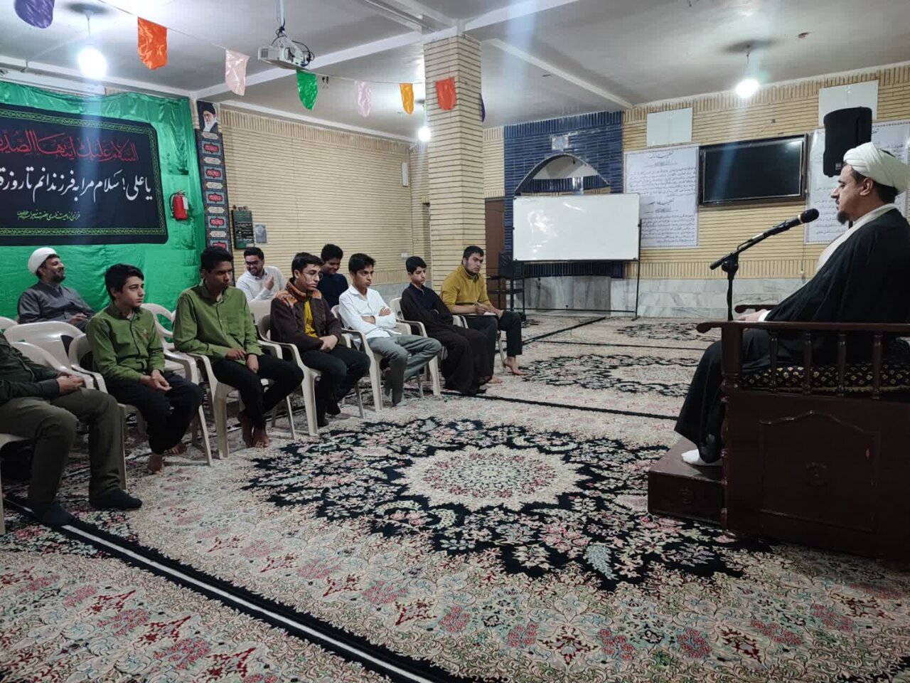 استاد یزدان‌پناه در درس اخلاق، با تبیین سنت‌های الهی در تاریخ انبیا و اولیای الهی، بر لزوم ولایت‌مداری و بهره‌گیری از معارف ماه مبارک شعبان تأکید کرد.