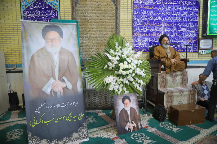 پاسداشت ۳۰ سال خدمت روحانی پیشکسوت به حوزه علمیه و سربازان امام زمان(عج)