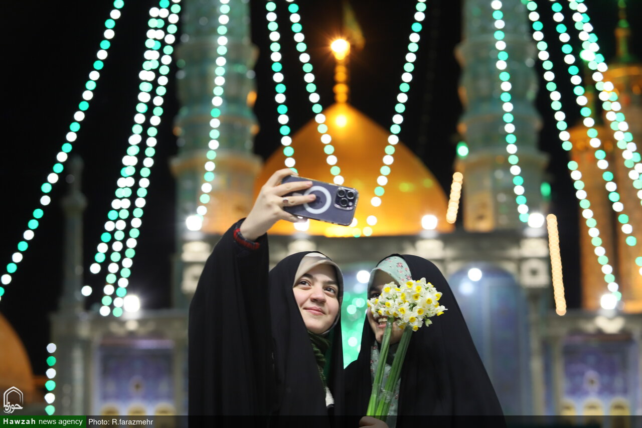 फ़ोटो / इमाम हुसैन (अ) के जन्म दिवस के अवसर पर हज़रत फ़ातेमा मासूमा (स) की दरगाह का दृश्य