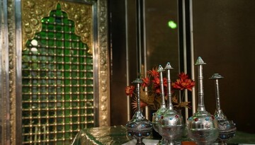 غبارروبی و عطرافشانی حرم امامزاده سید علی(ع) قم
