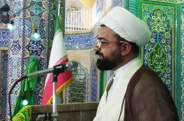 پاسداران با پیروی از مکتب سید الشهدا(ع) از آرمان های اسلام و انقلاب دفاع می کنند