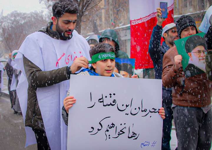 تصاویر/راهپیمایی طلاب و روحانیون همدان در دفاع از قرآن و ولایت