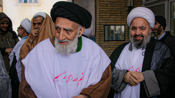 تصاویر/راهپیمایی طلاب و روحانیون همدان در دفاع از قرآن و ولایت