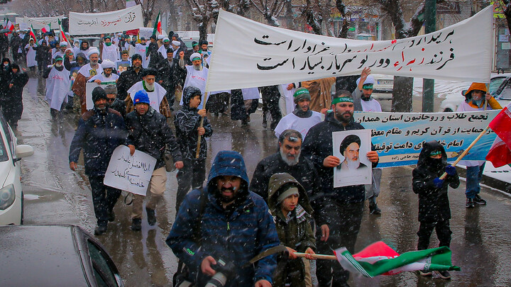 تصاویر/راهپیمایی طلاب و روحانیون همدان در دفاع از قرآن و ولایت