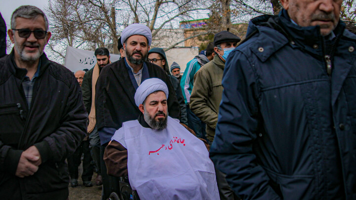 تصاویر/راهپیمایی طلاب و روحانیون همدان در دفاع از قرآن و ولایت