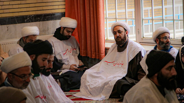 تصاویر/راهپیمایی طلاب و روحانیون همدان در دفاع از قرآن و ولایت