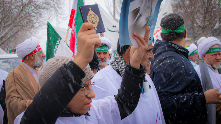 تصاویر/راهپیمایی طلاب و روحانیون همدان در دفاع از قرآن و ولایت