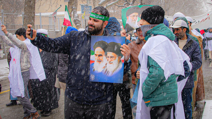 تصاویر/راهپیمایی طلاب و روحانیون همدان در دفاع از قرآن و ولایت