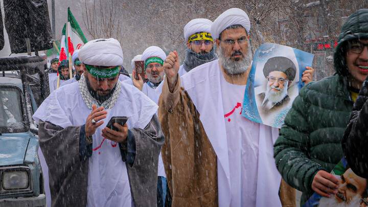 تصاویر/راهپیمایی طلاب و روحانیون همدان در دفاع از قرآن و ولایت