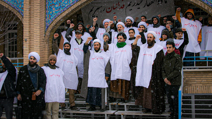 تصاویر/راهپیمایی طلاب و روحانیون همدان در دفاع از قرآن و ولایت