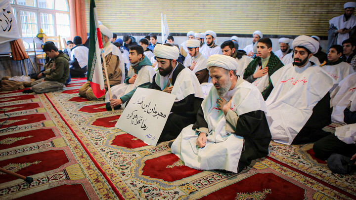 تصاویر/راهپیمایی طلاب و روحانیون همدان در دفاع از قرآن و ولایت