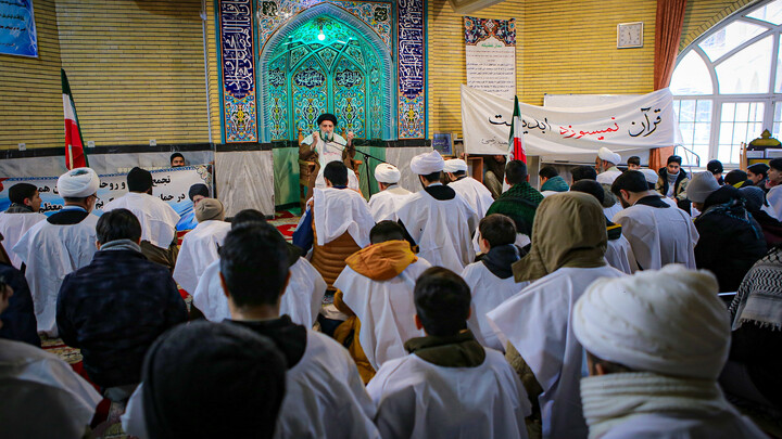 تصاویر/راهپیمایی طلاب و روحانیون همدان در دفاع از قرآن و ولایت