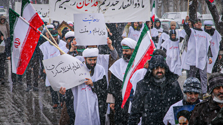 تصاویر/راهپیمایی طلاب و روحانیون همدان در دفاع از قرآن و ولایت