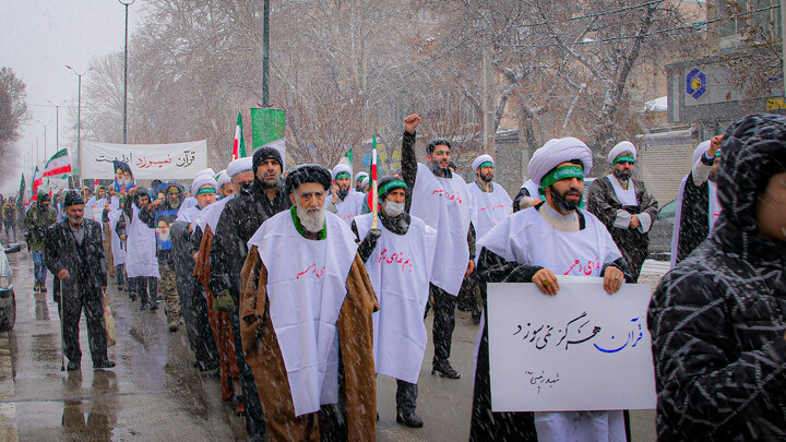 تصاویر/راهپیمایی طلاب و روحانیون همدان در دفاع از قرآن و ولایت