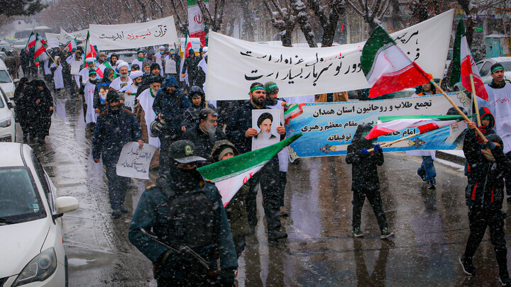 تصاویر/راهپیمایی طلاب و روحانیون همدان در دفاع از قرآن و ولایت