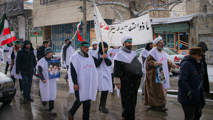 تصاویر/راهپیمایی طلاب و روحانیون همدان در دفاع از قرآن و ولایت