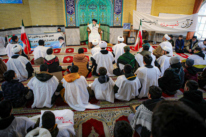 تصاویر/راهپیمایی طلاب و روحانیون همدان در دفاع از قرآن و ولایت