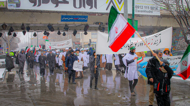 تصاویر/راهپیمایی طلاب و روحانیون همدان در دفاع از قرآن و ولایت