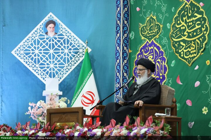 Une grande célébration a été organisée pour marquer l'anniversaire de l'Imam Hussein (AS), le troisième Imam des Chiites et un symbole de résistance et de sacrifice, au sanctuaire lumineux de Hazrat Fatima Masoumeh (SA) dans la ville sainte de Qom.