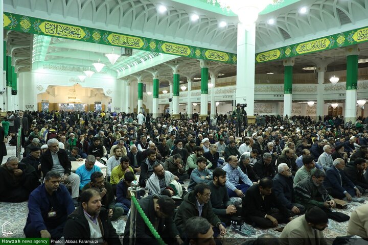 Une grande célébration a été organisée pour marquer l'anniversaire de l'Imam Hussein (AS), le troisième Imam des Chiites et un symbole de résistance et de sacrifice, au sanctuaire lumineux de Hazrat Fatima Masoumeh (SA) dans la ville sainte de Qom.