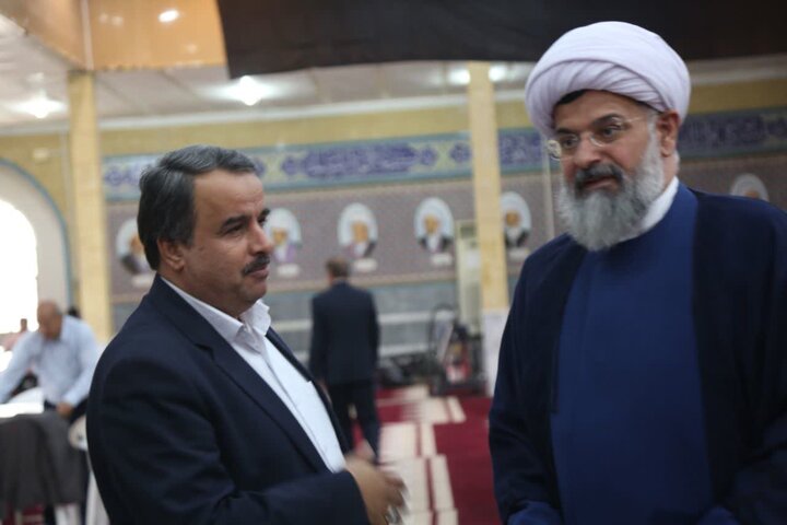 تصاویر/ برپایی میز خدمت و ایستگاه بهداشت در نمازجمعه خورموج