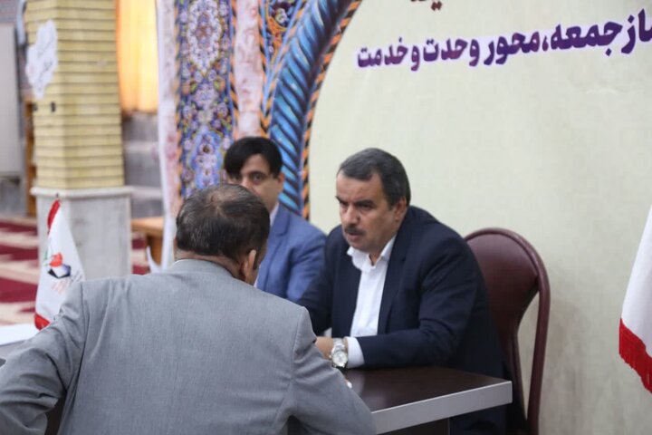 تصاویر/ برپایی میز خدمت و ایستگاه بهداشت در نمازجمعه خورموج