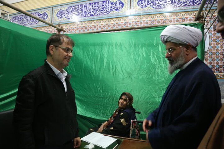 تصاویر/ برپایی میز خدمت و ایستگاه بهداشت در نمازجمعه خورموج