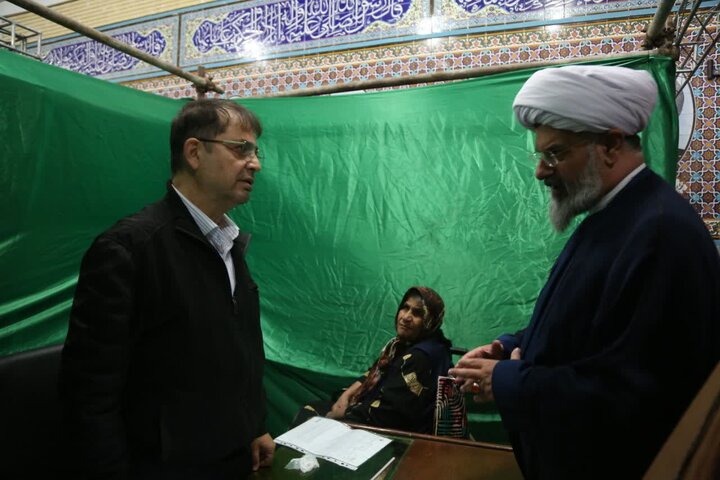 تصاویر/ برپایی میز خدمت و ایستگاه بهداشت در نمازجمعه خورموج