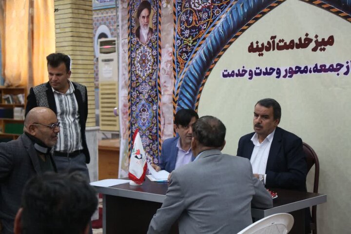 تصاویر/ برپایی میز خدمت و ایستگاه بهداشت در نمازجمعه خورموج