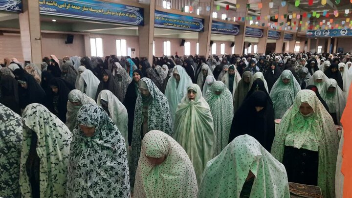 تصاویر/اقامه نماز عبادی سیاسی جمعه در خمین