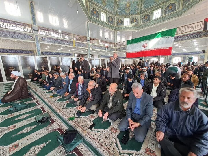 تصاویر/ اقامه نمازجمعه شهر بافت