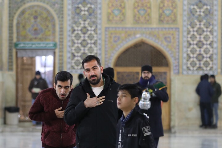 تصاویر/ حال و هوای حرم مطهر حضرت معصومه (س) در شب میلاد حضرت ابوالفضل عباس (ع)