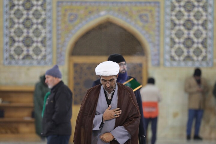 تصاویر/ حال و هوای حرم مطهر حضرت معصومه (س) در شب میلاد حضرت ابوالفضل عباس (ع)