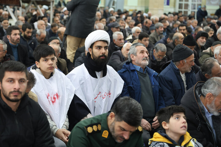 تصاویر / حضور متفاوت طلاب همدانی در نماز جمعه