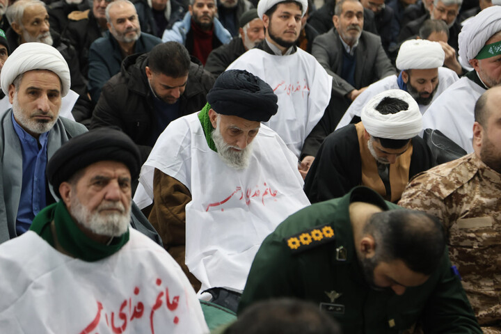 تصاویر / حضور متفاوت طلاب همدانی در نماز جمعه