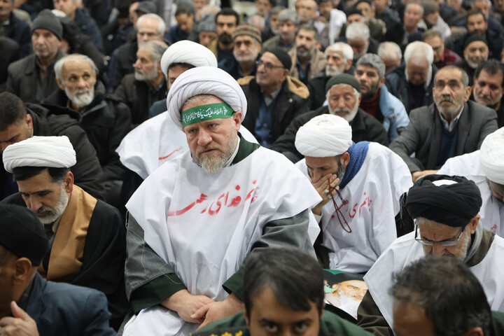 تصاویر / حضور متفاوت طلاب همدانی در نماز جمعه