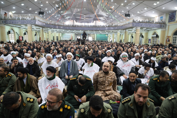 تصاویر / حضور متفاوت طلاب همدانی در نماز جمعه