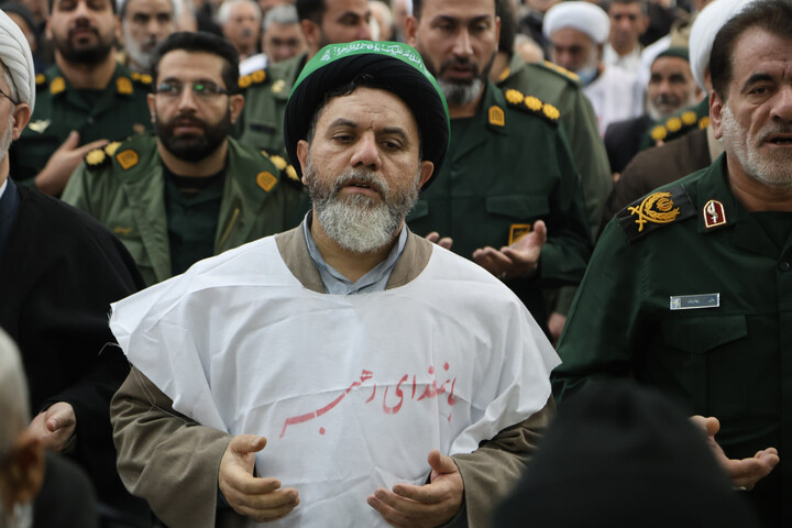 تصاویر / حضور متفاوت طلاب همدانی در نماز جمعه