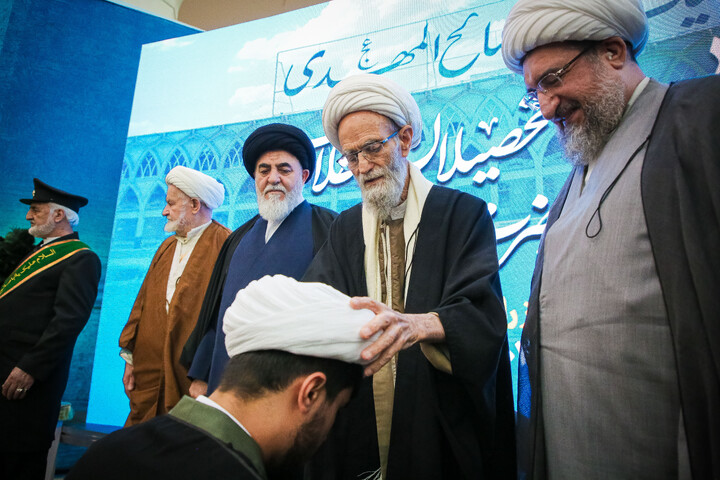 تصاویر/ گردهمایی فارغ‌التحصیلان و طلاب حوزه علمیه حضرت ولی‌عصر "عج" بناب