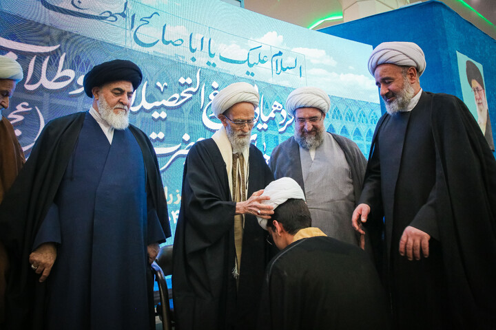 تصاویر/ گردهمایی فارغ‌التحصیلان و طلاب حوزه علمیه حضرت ولی‌عصر "عج" بناب