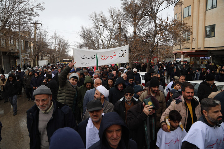 تصاویر / راهپیمایی مردم همدان در حمایت از رهبر معظم انقلاب